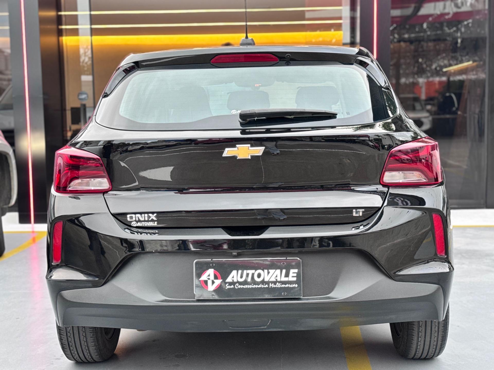 CHEVROLET Onix Hatch - Foto