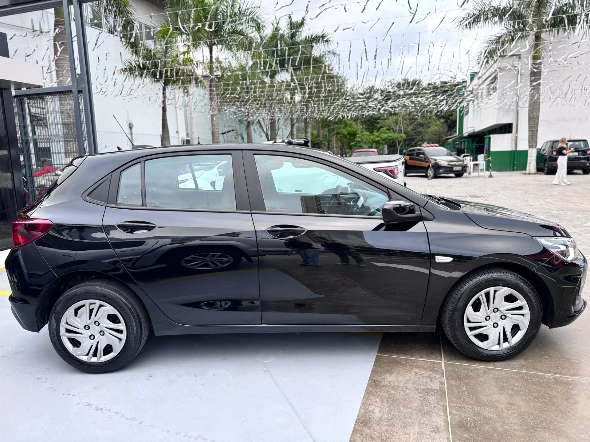 CHEVROLET Onix Hatch - Foto