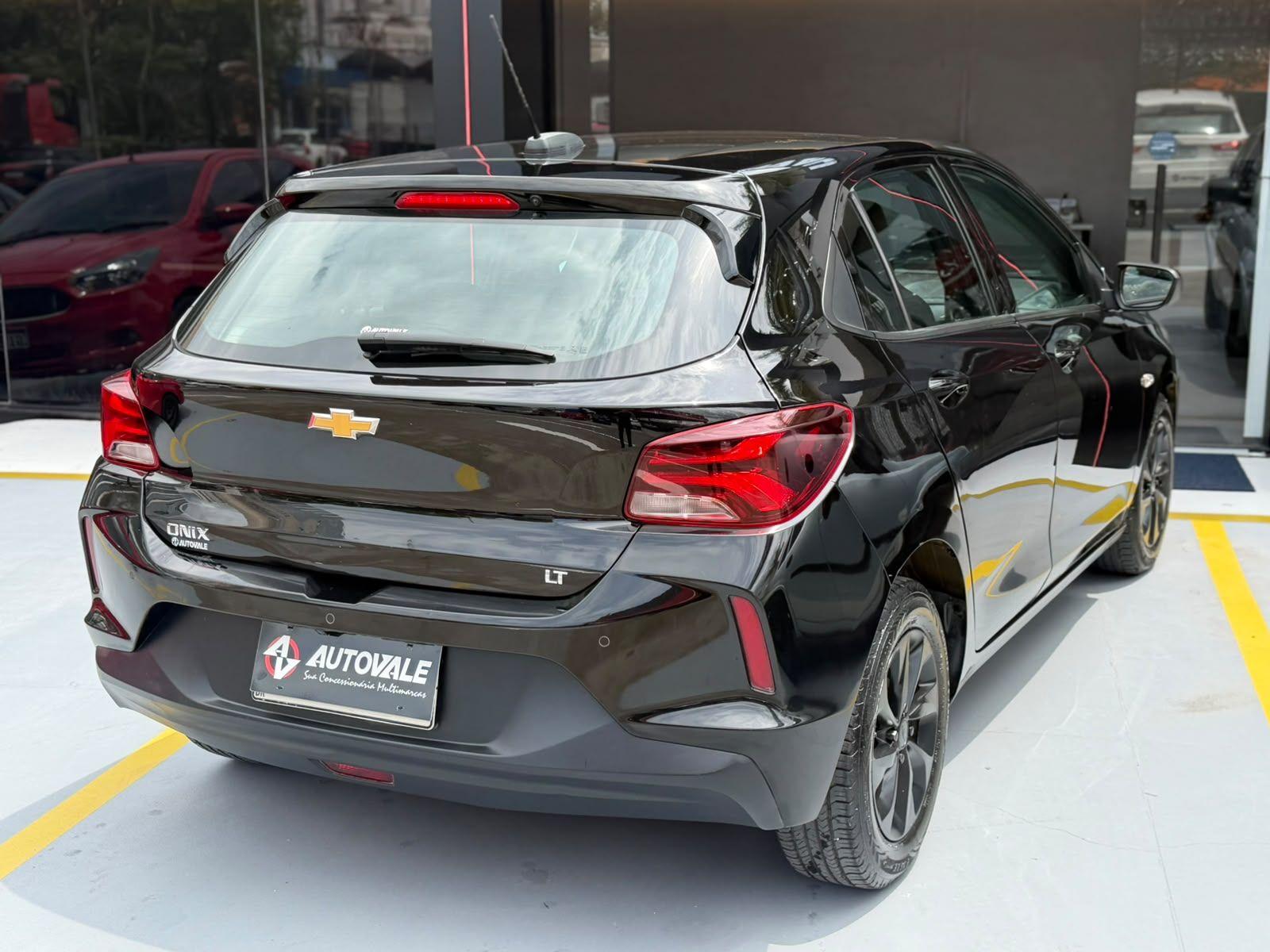CHEVROLET Onix Hatch - Foto