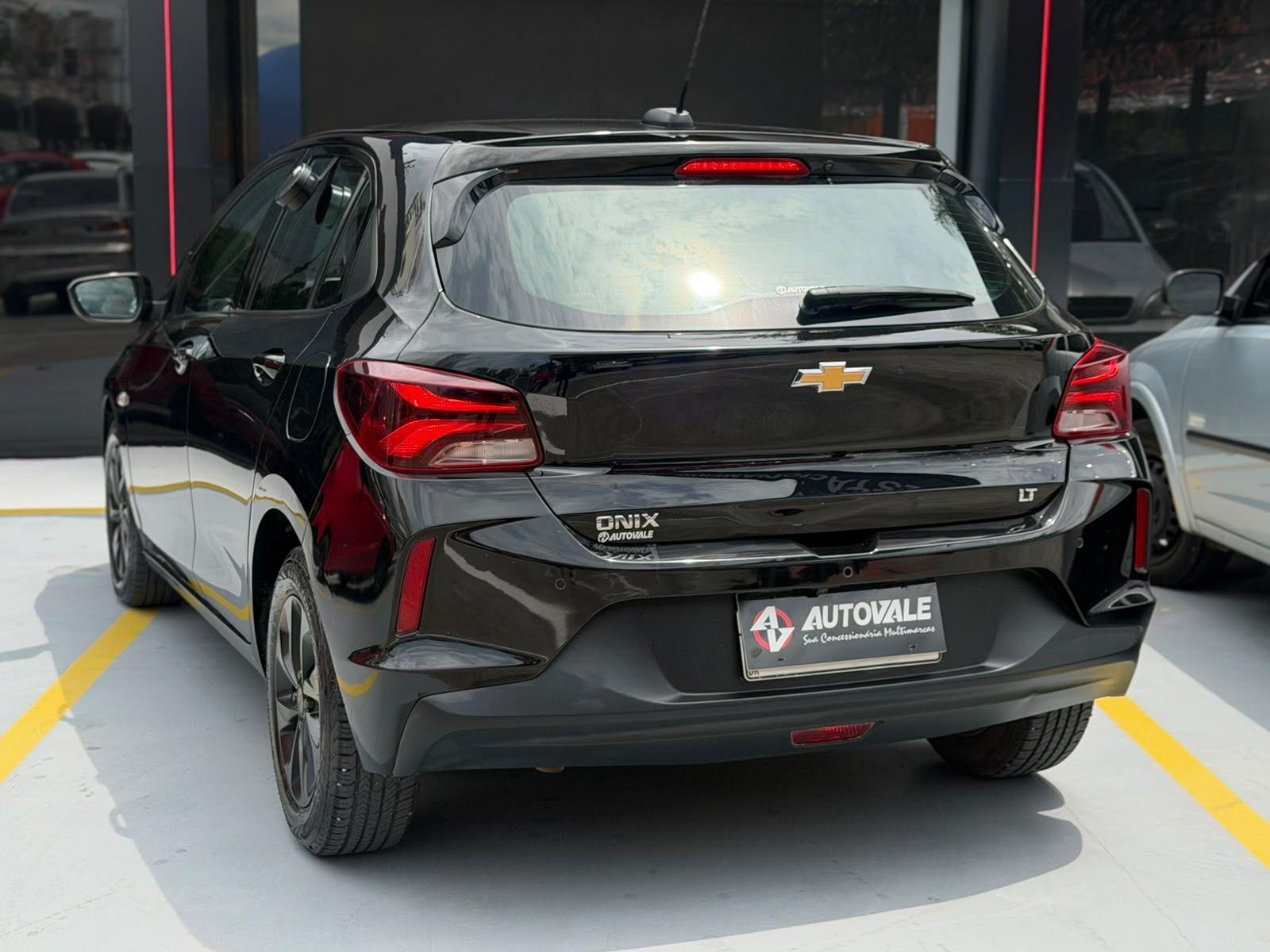 CHEVROLET Onix Hatch - Foto