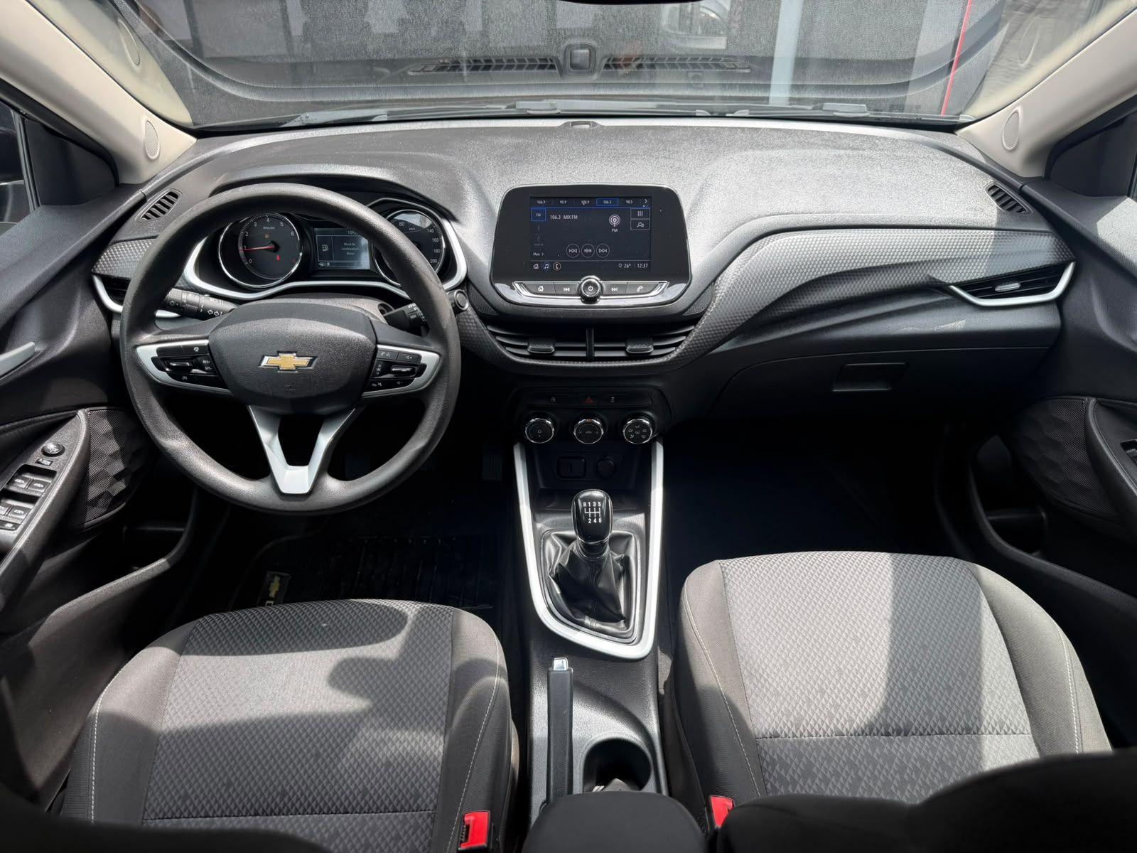 CHEVROLET Onix Hatch - Foto