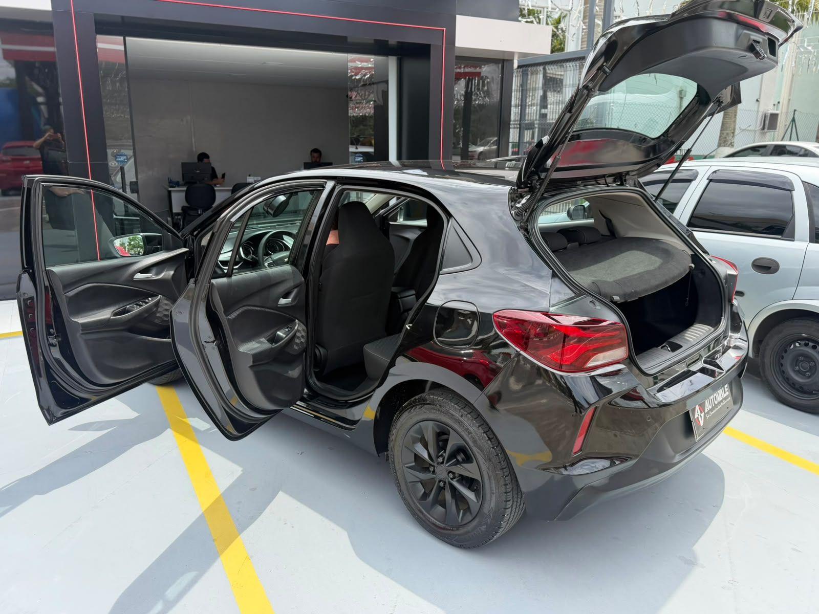 CHEVROLET Onix Hatch - Foto