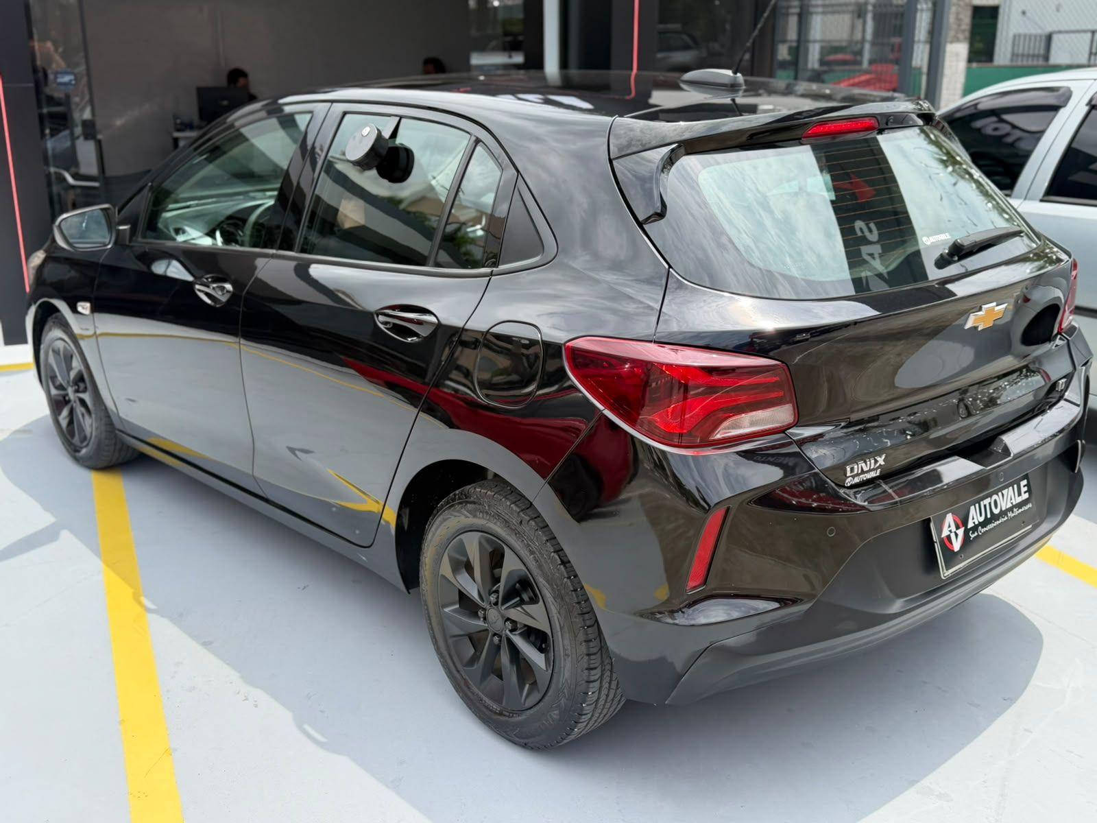 CHEVROLET Onix Hatch - Foto
