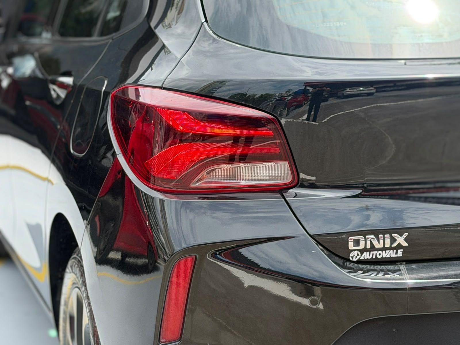 CHEVROLET Onix Hatch - Foto