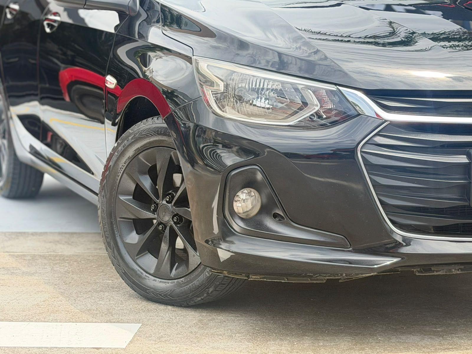 CHEVROLET Onix Hatch - Foto
