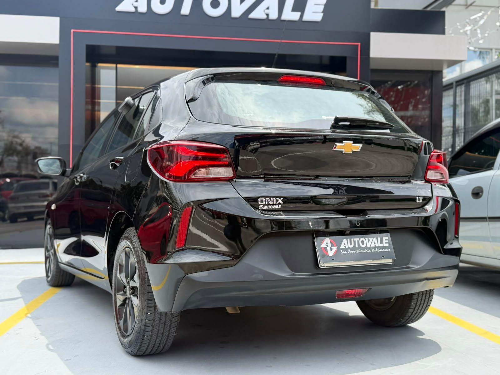 CHEVROLET Onix Hatch - Foto