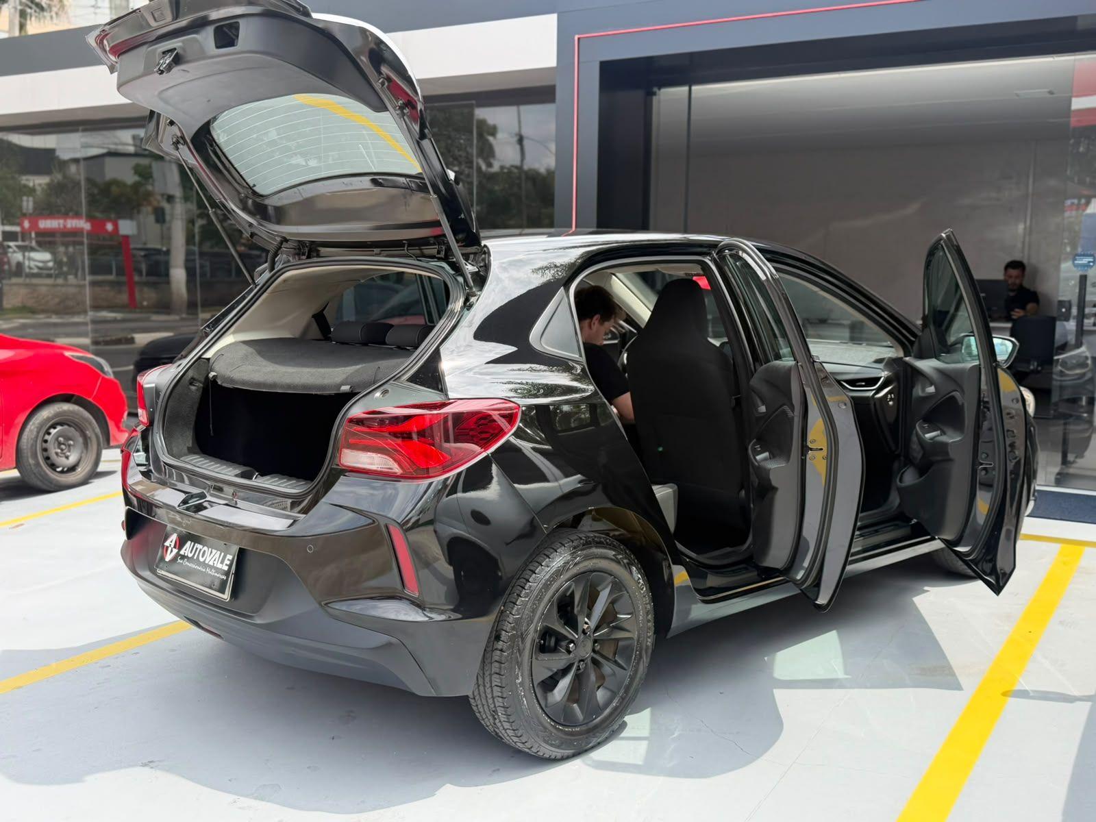 CHEVROLET Onix Hatch - Foto