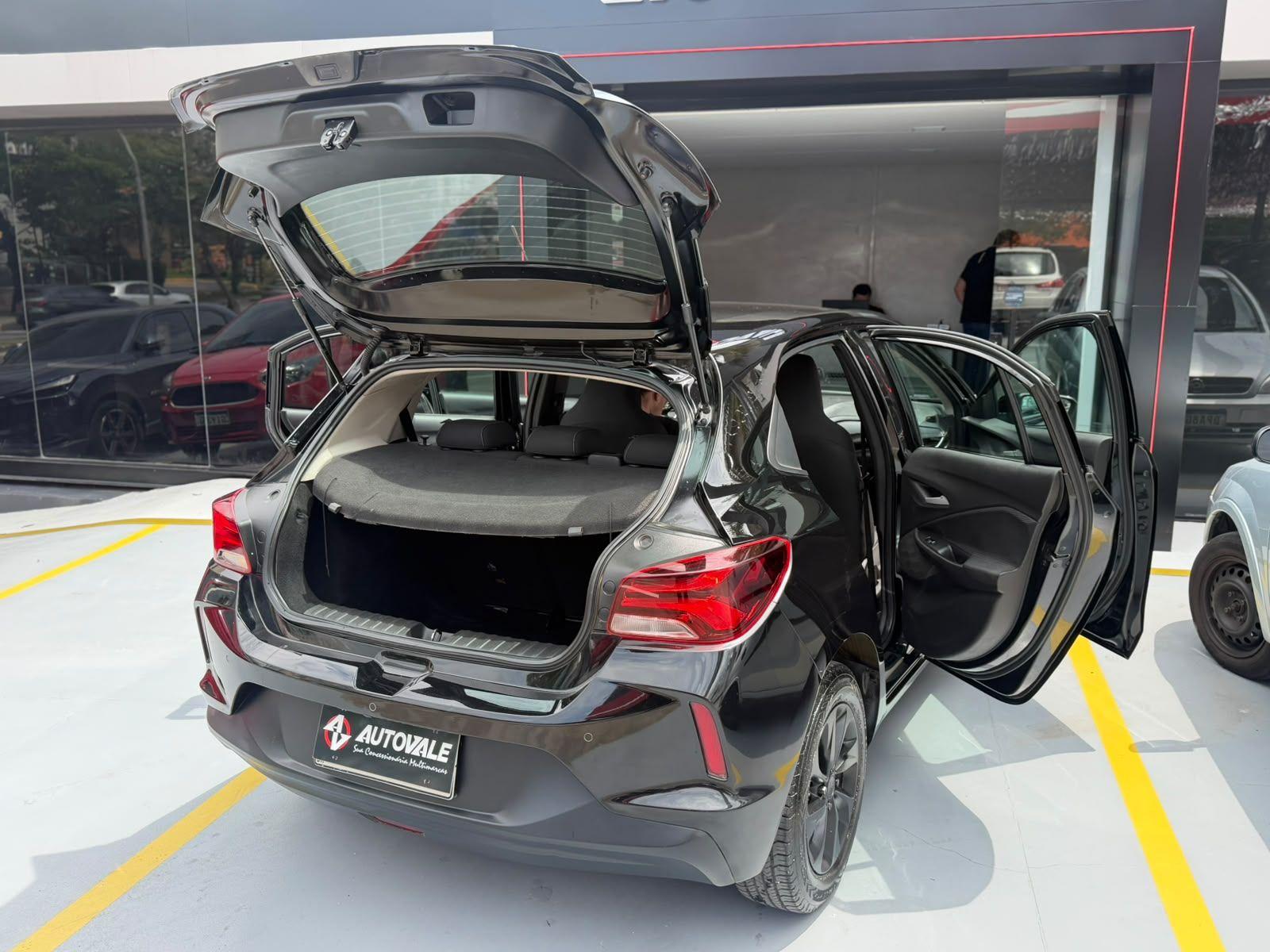 CHEVROLET Onix Hatch - Foto