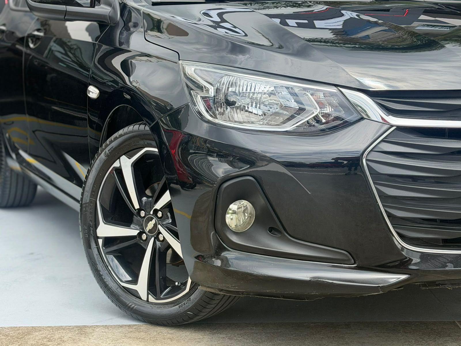 CHEVROLET Onix Hatch - Foto