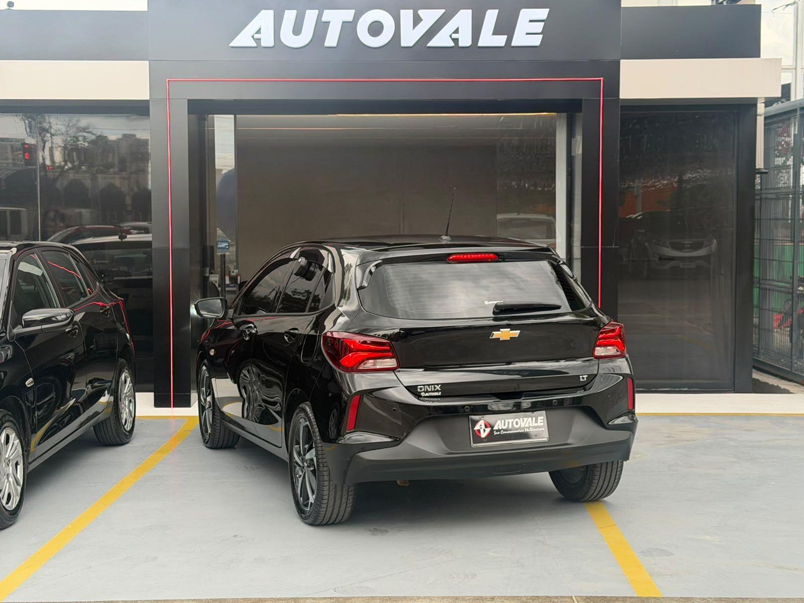 CHEVROLET Onix Hatch - Foto