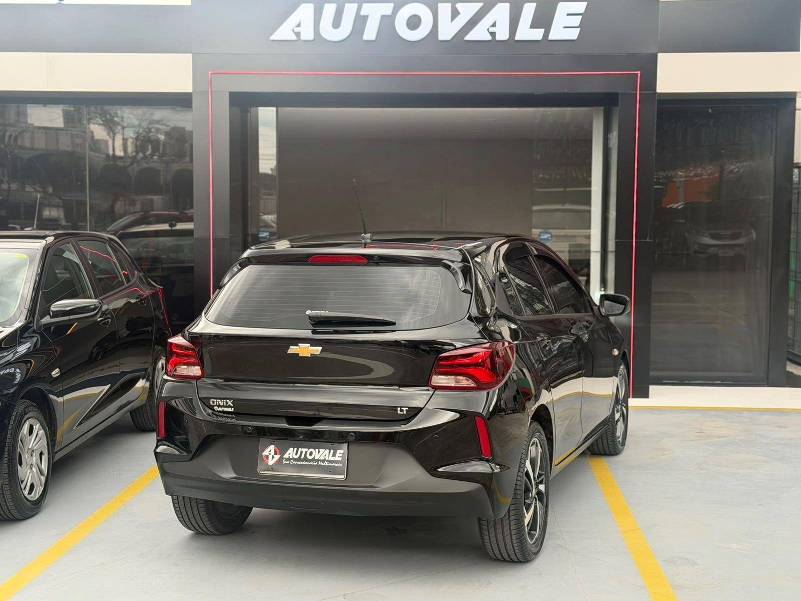 CHEVROLET Onix Hatch - Foto