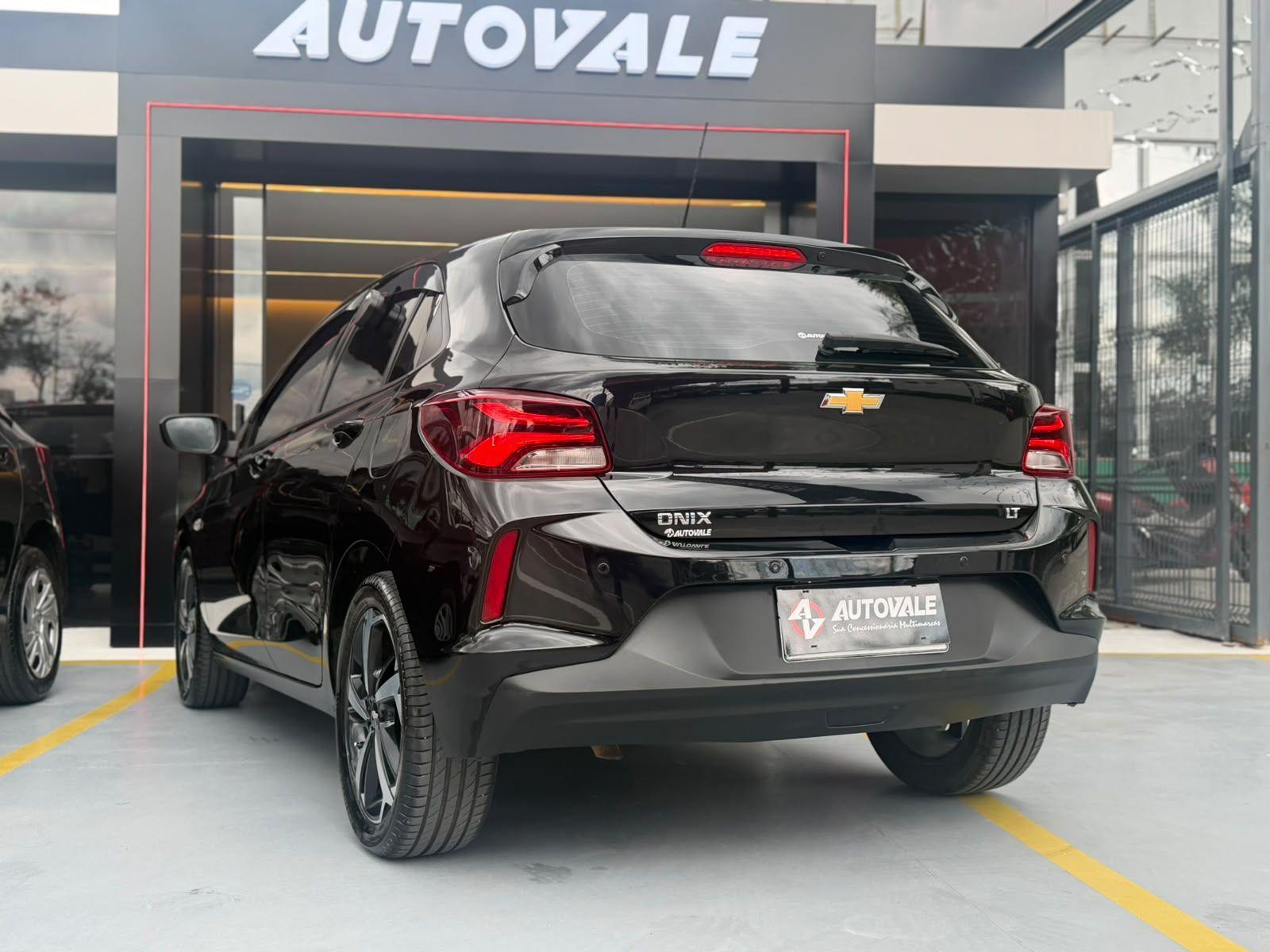 CHEVROLET Onix Hatch - Foto