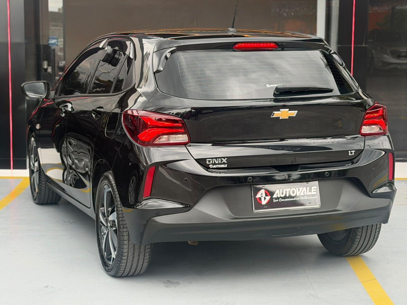 CHEVROLET Onix Hatch - Foto