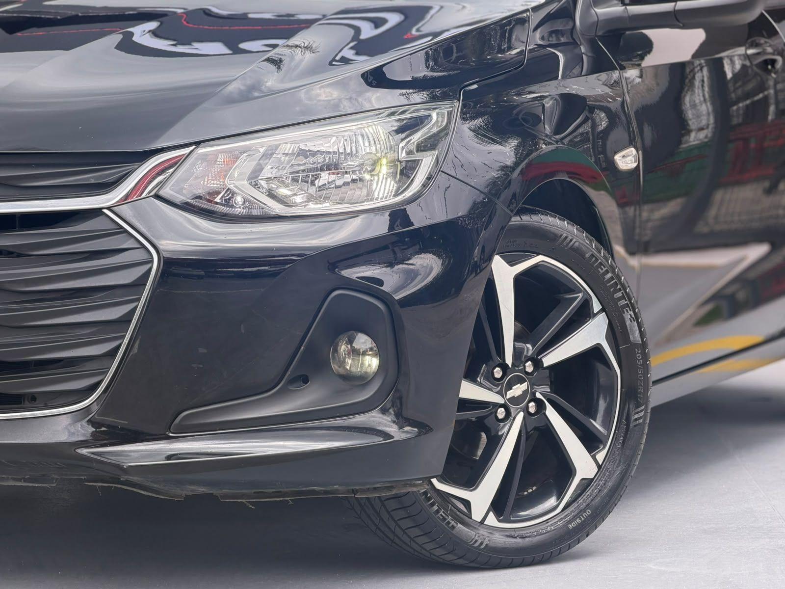 CHEVROLET Onix Hatch - Foto