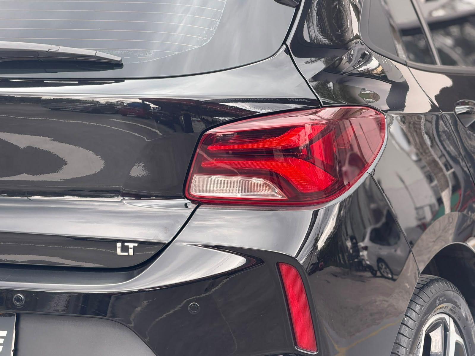 CHEVROLET Onix Hatch - Foto