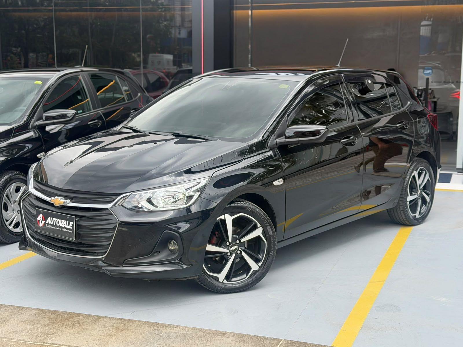 CHEVROLET Onix Hatch - Foto