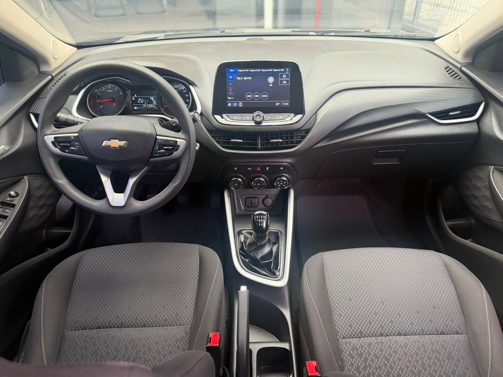 CHEVROLET Onix Hatch - Foto