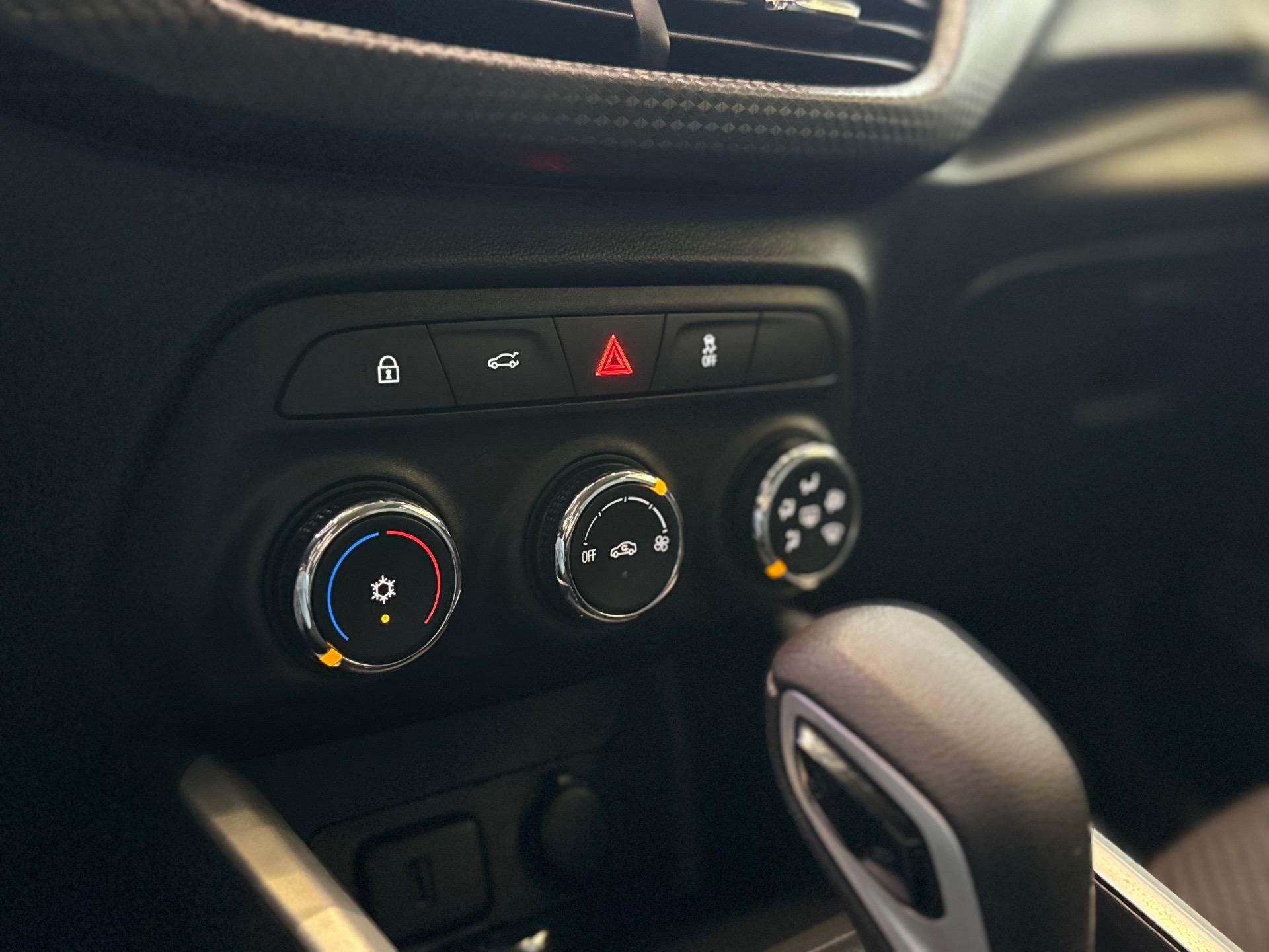 CHEVROLET Onix Sedan - Foto