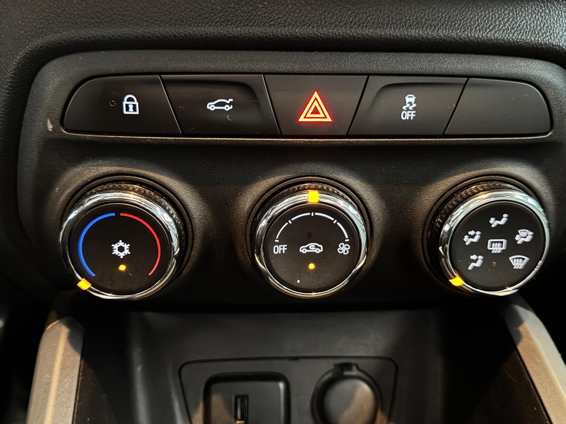 CHEVROLET Onix Sedan - Foto