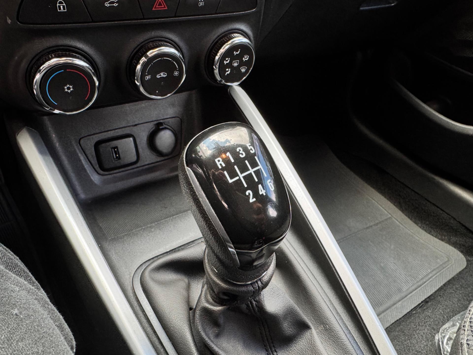 CHEVROLET Onix Sedan - Foto