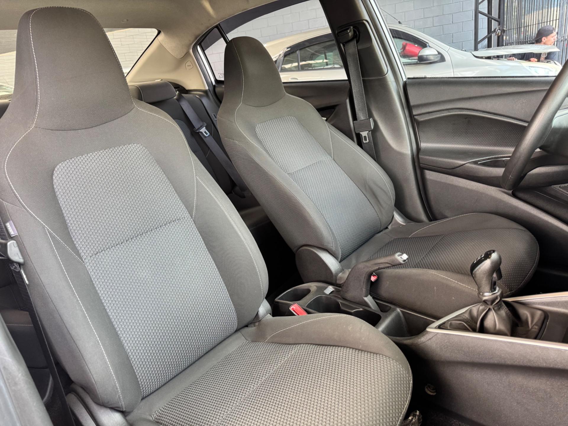 CHEVROLET Onix Sedan - Foto