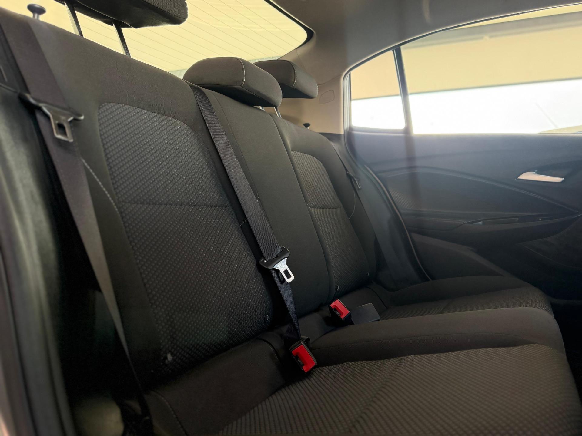 CHEVROLET Onix Sedan - Foto