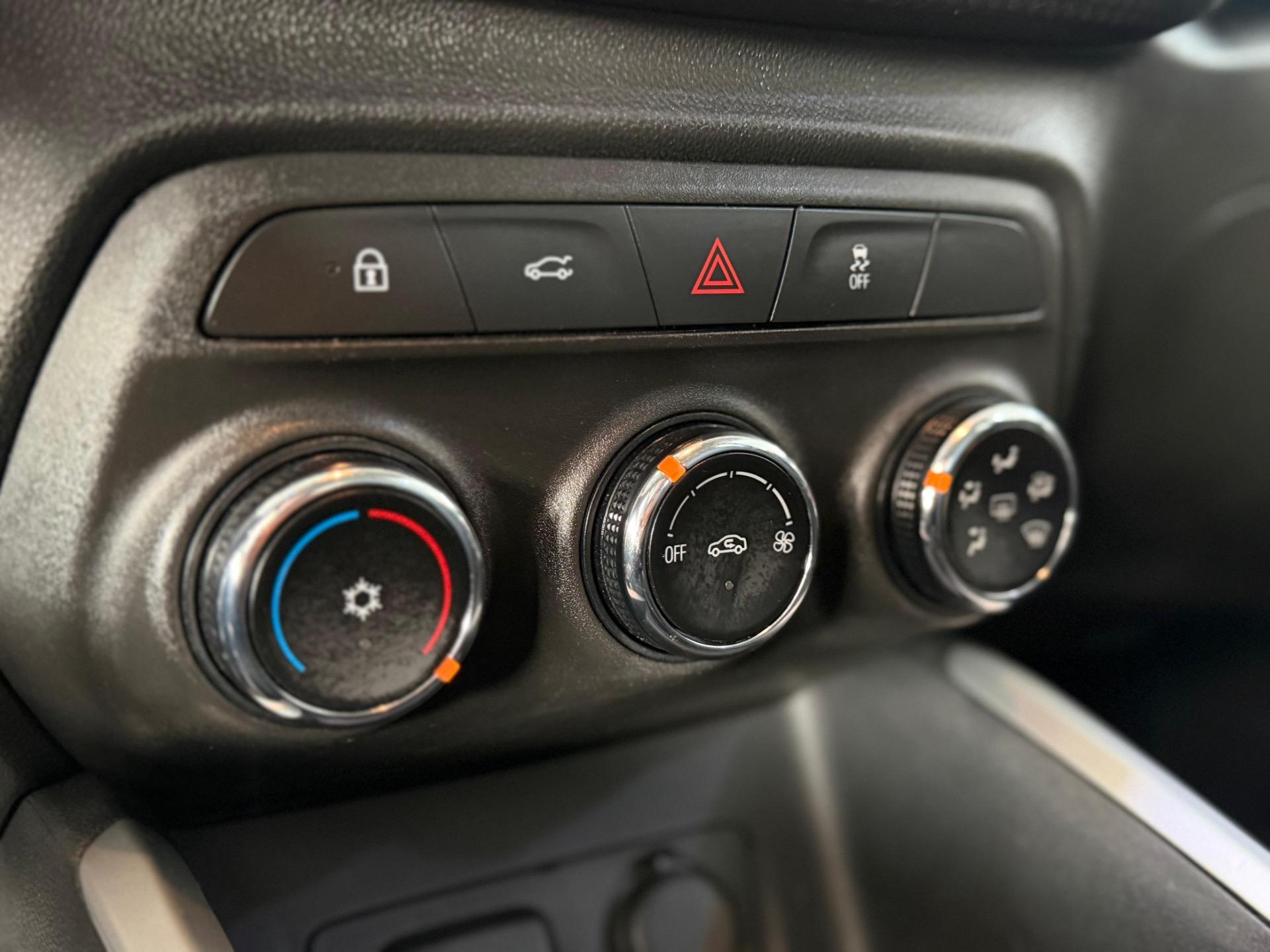 CHEVROLET Onix Sedan - Foto