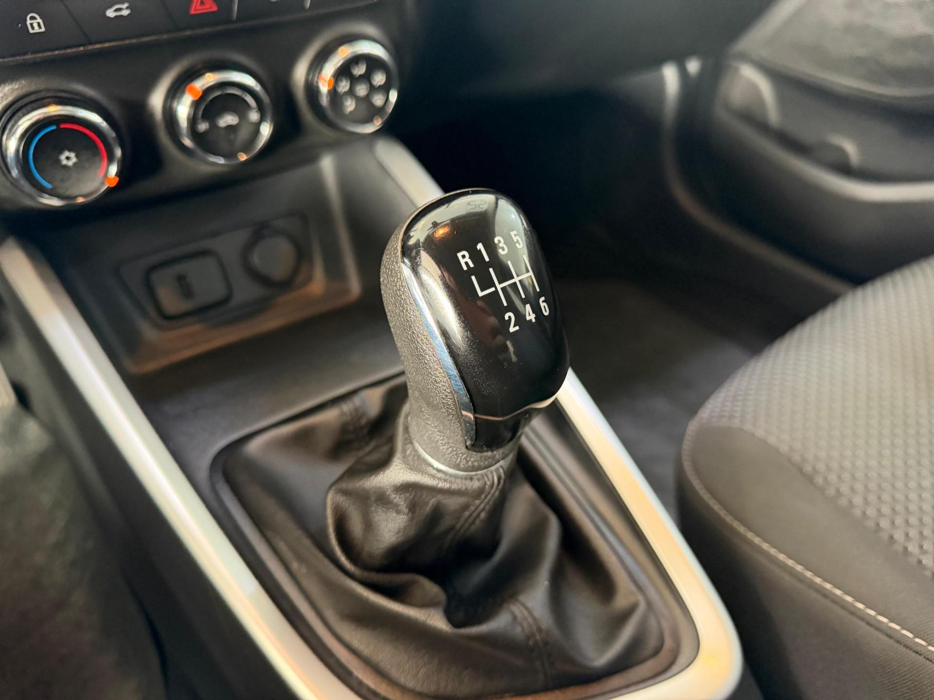 CHEVROLET Onix Sedan - Foto