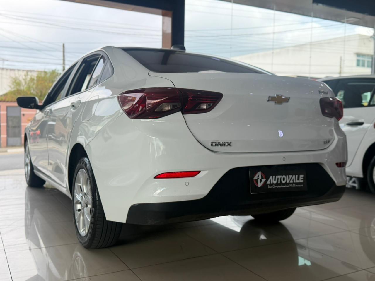 CHEVROLET Onix Sedan - Foto