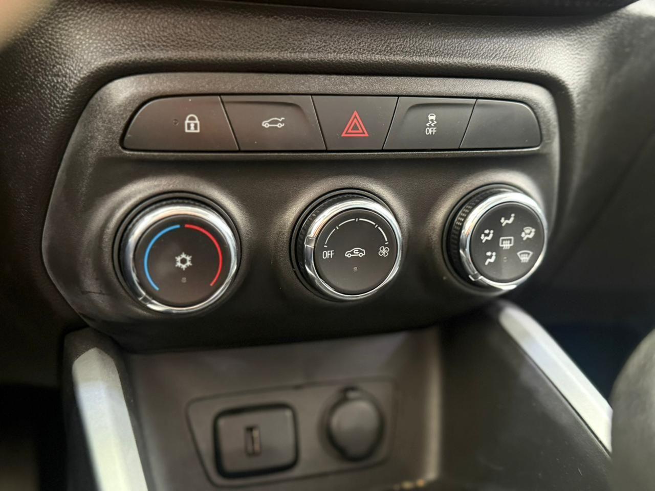 CHEVROLET Onix Sedan - Foto