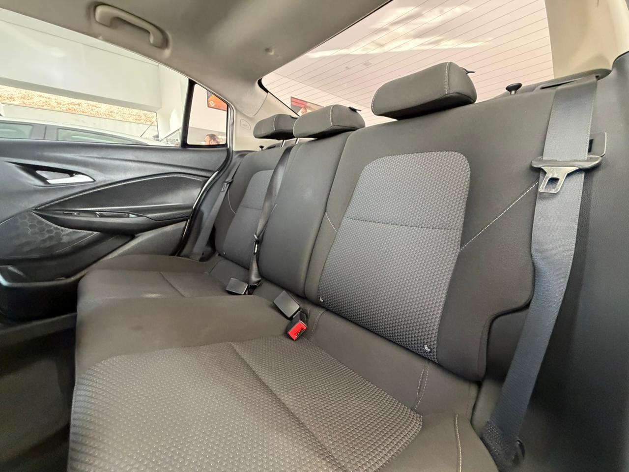 CHEVROLET Onix Sedan - Foto