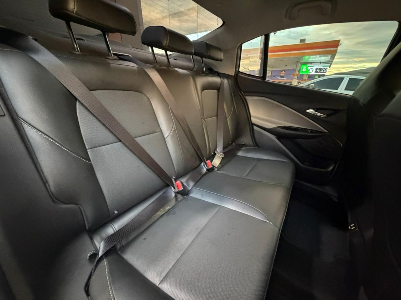 CHEVROLET Onix Sedan - Foto