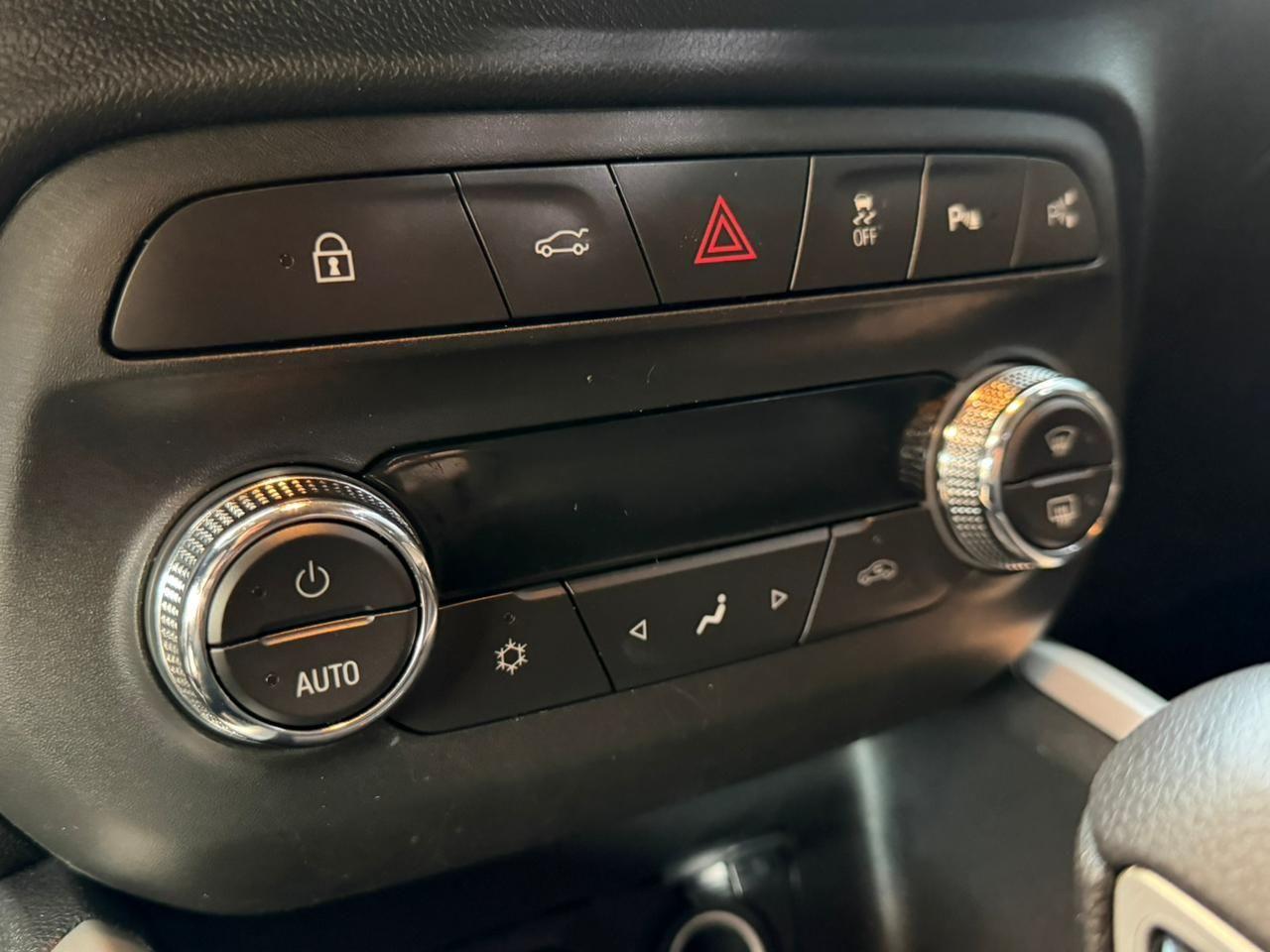 CHEVROLET Onix Sedan - Foto