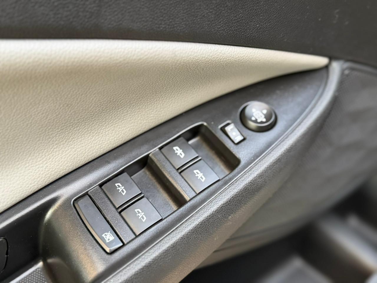 CHEVROLET Onix Sedan - Foto