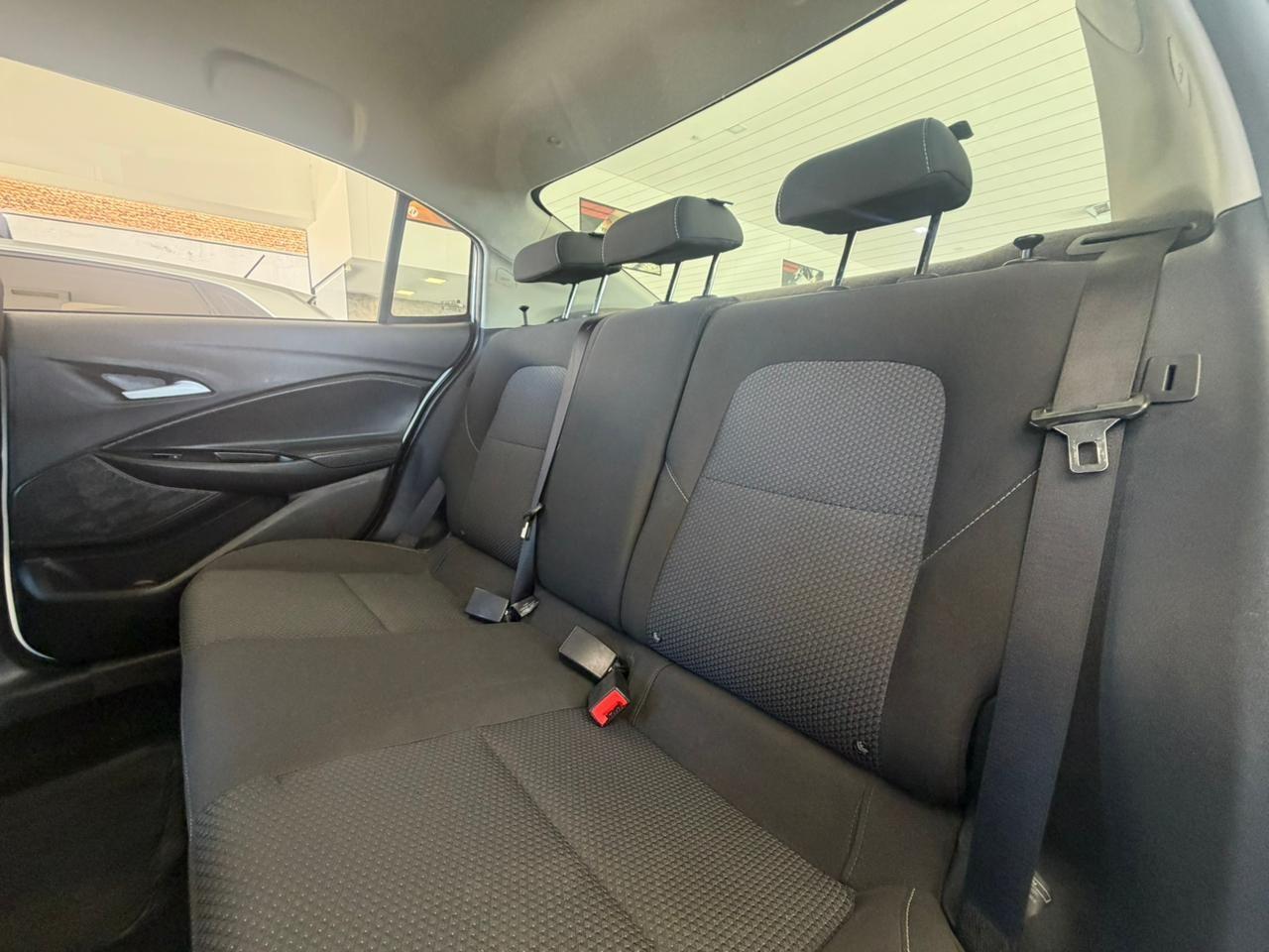 CHEVROLET Onix Sedan - Foto