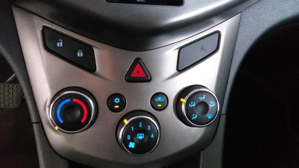 CHEVROLET Sonic Hatch - Foto