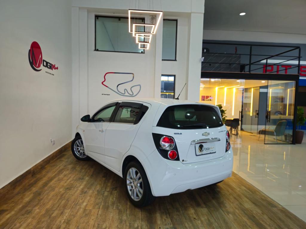 CHEVROLET Sonic Hatch - Foto