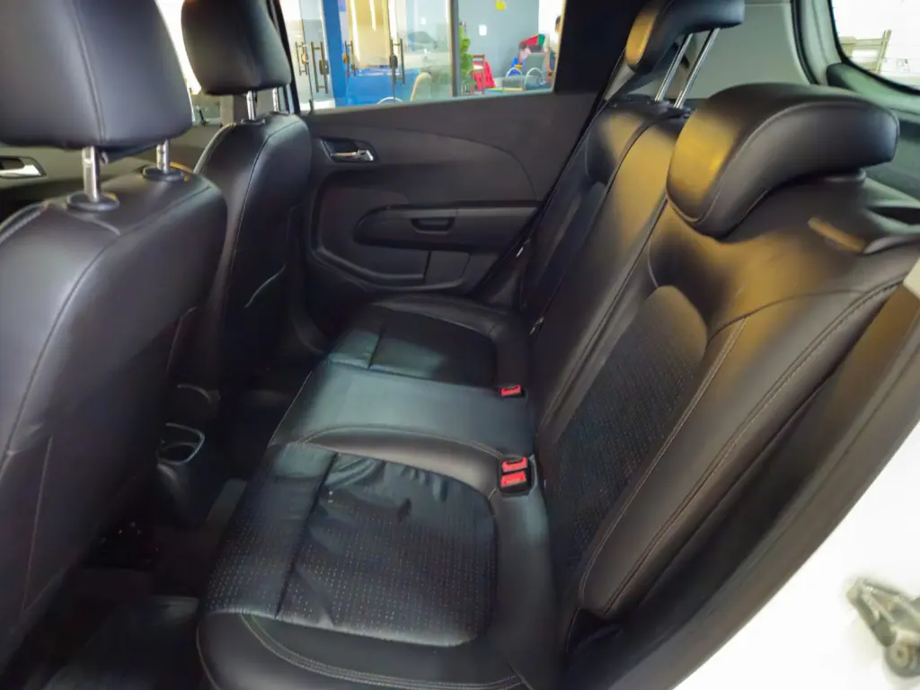CHEVROLET Sonic Hatch - Foto