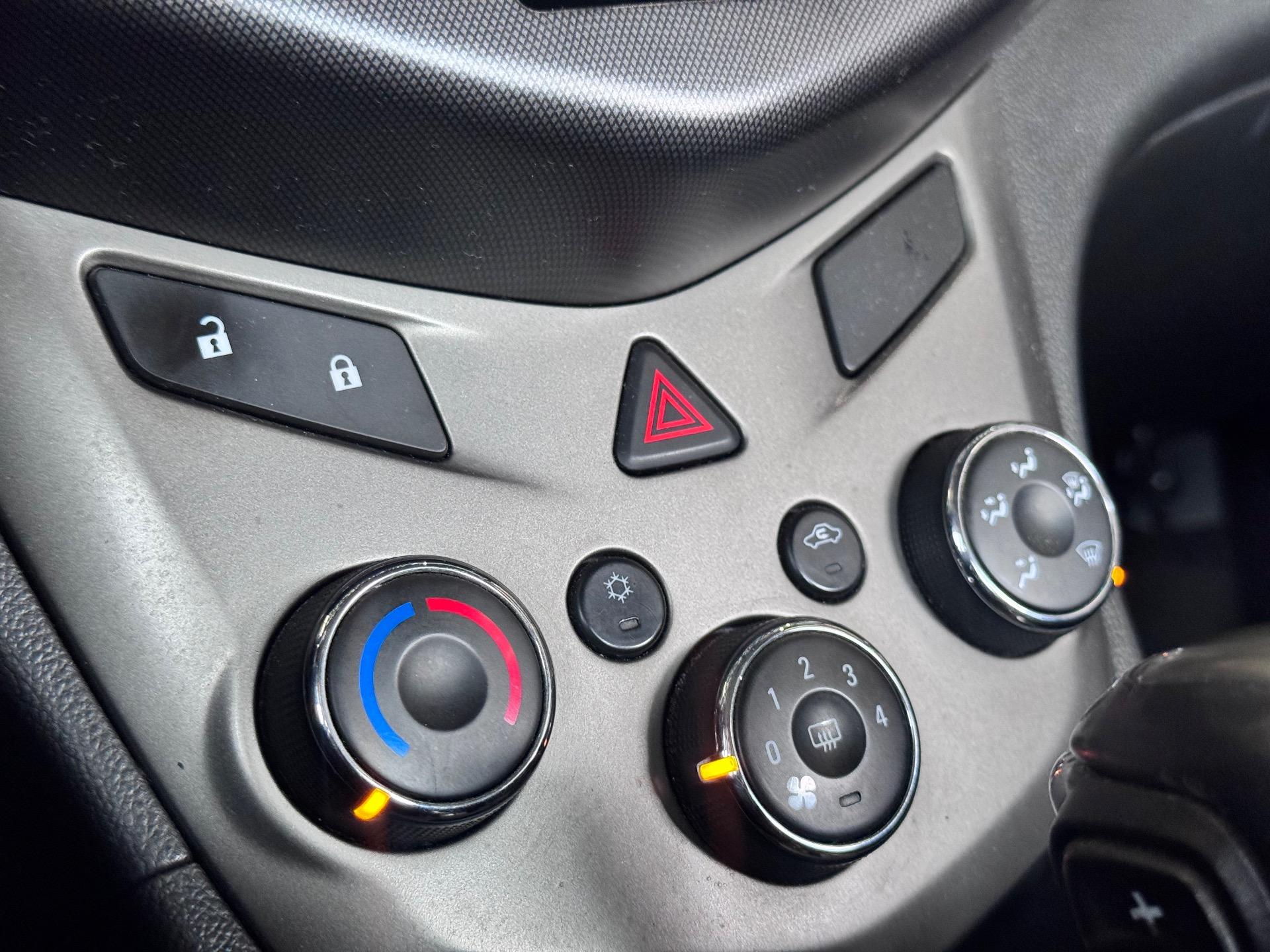 CHEVROLET Sonic Sedan - Foto