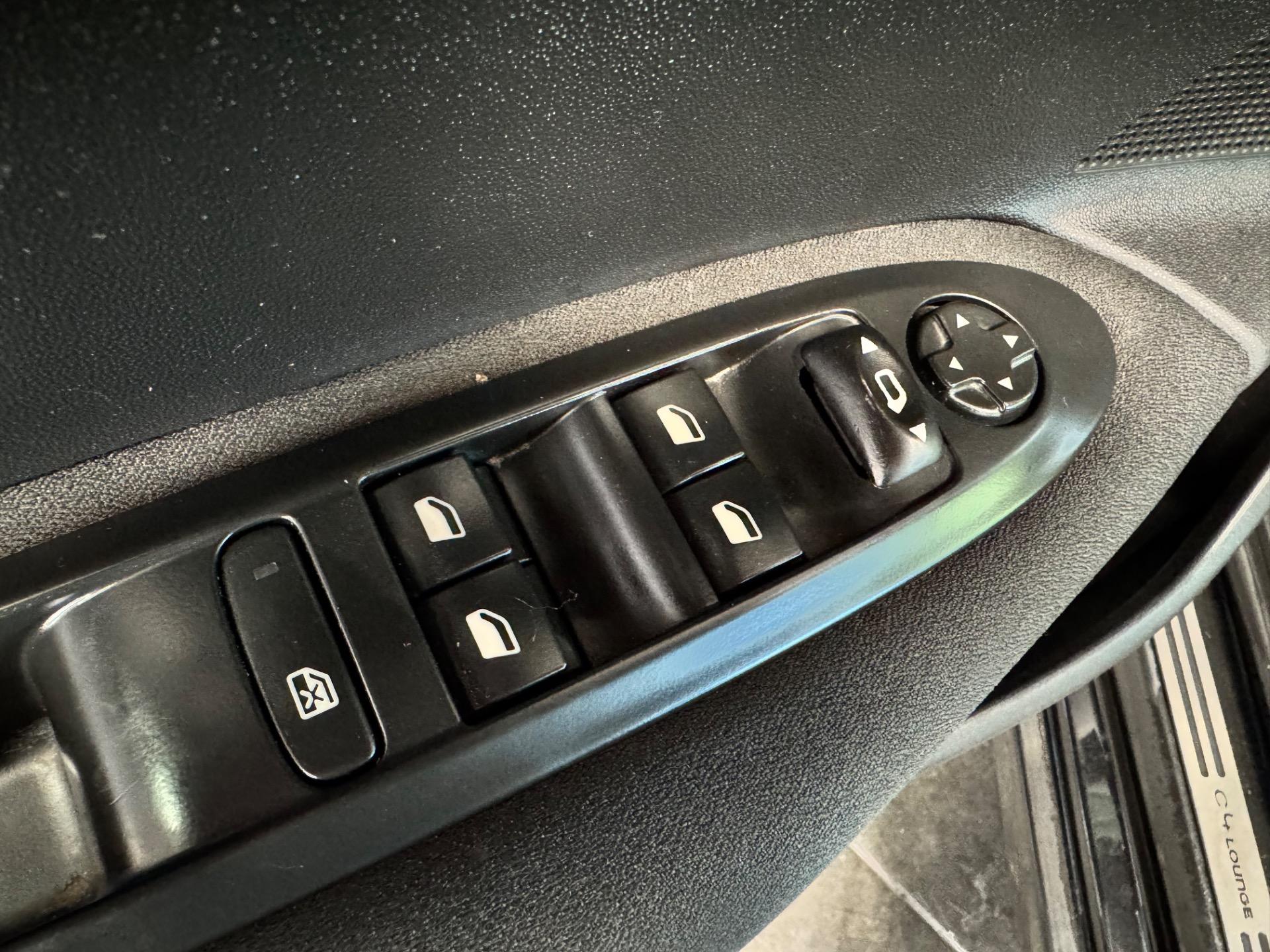 CITROEN C4 Sedan - Foto