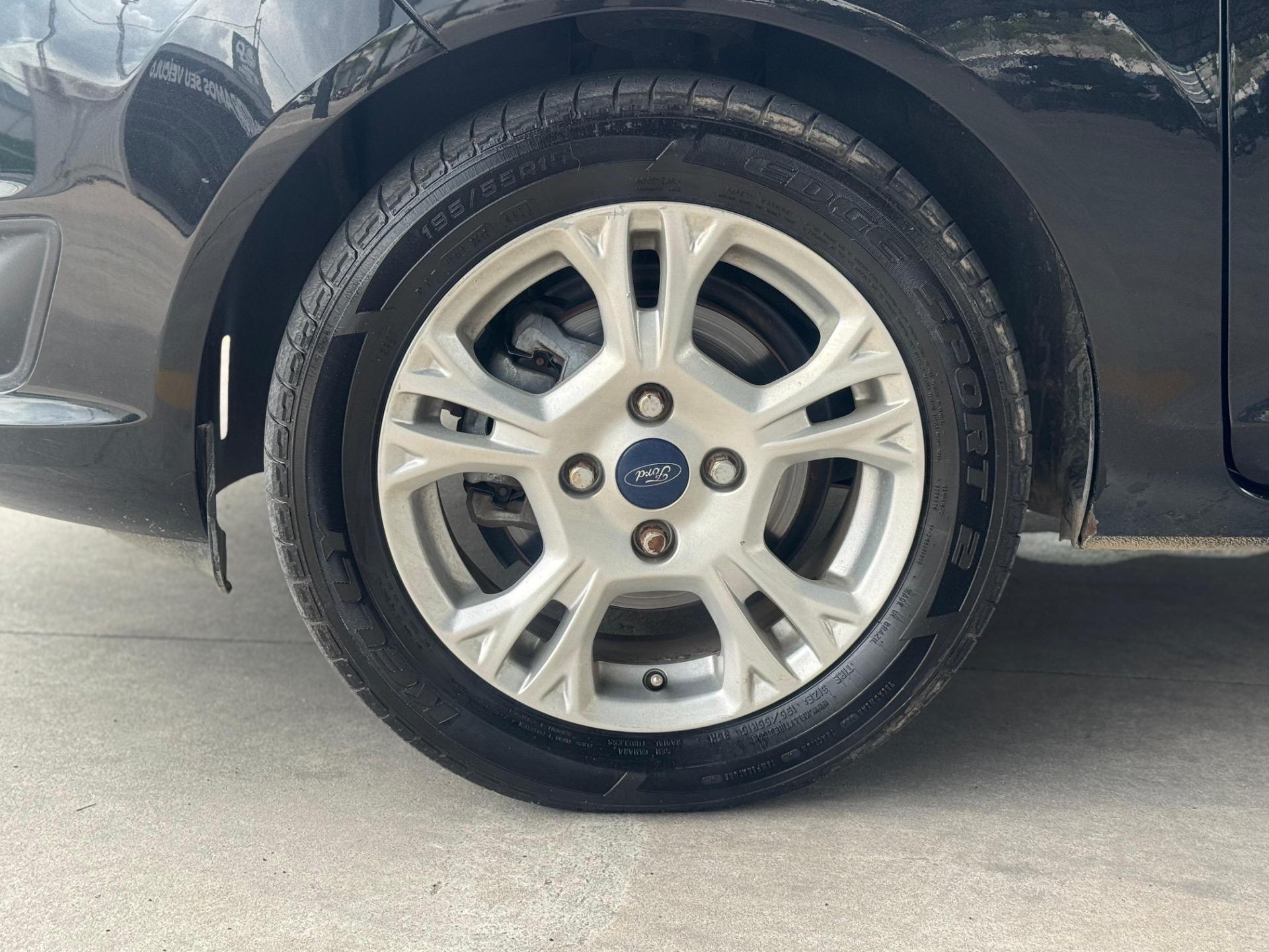 FORD Fiesta Hatch - Foto