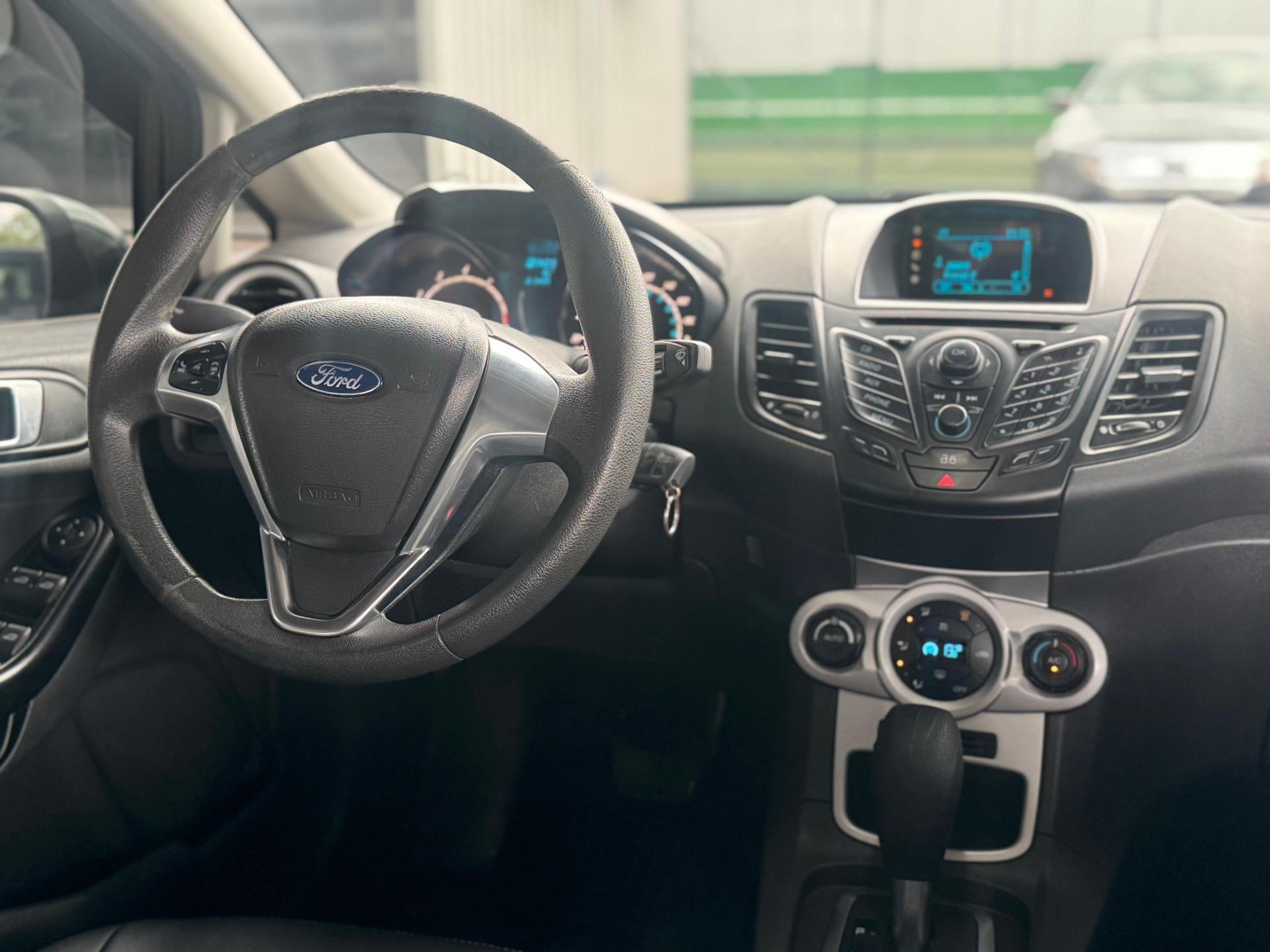 FORD Fiesta Hatch - Foto