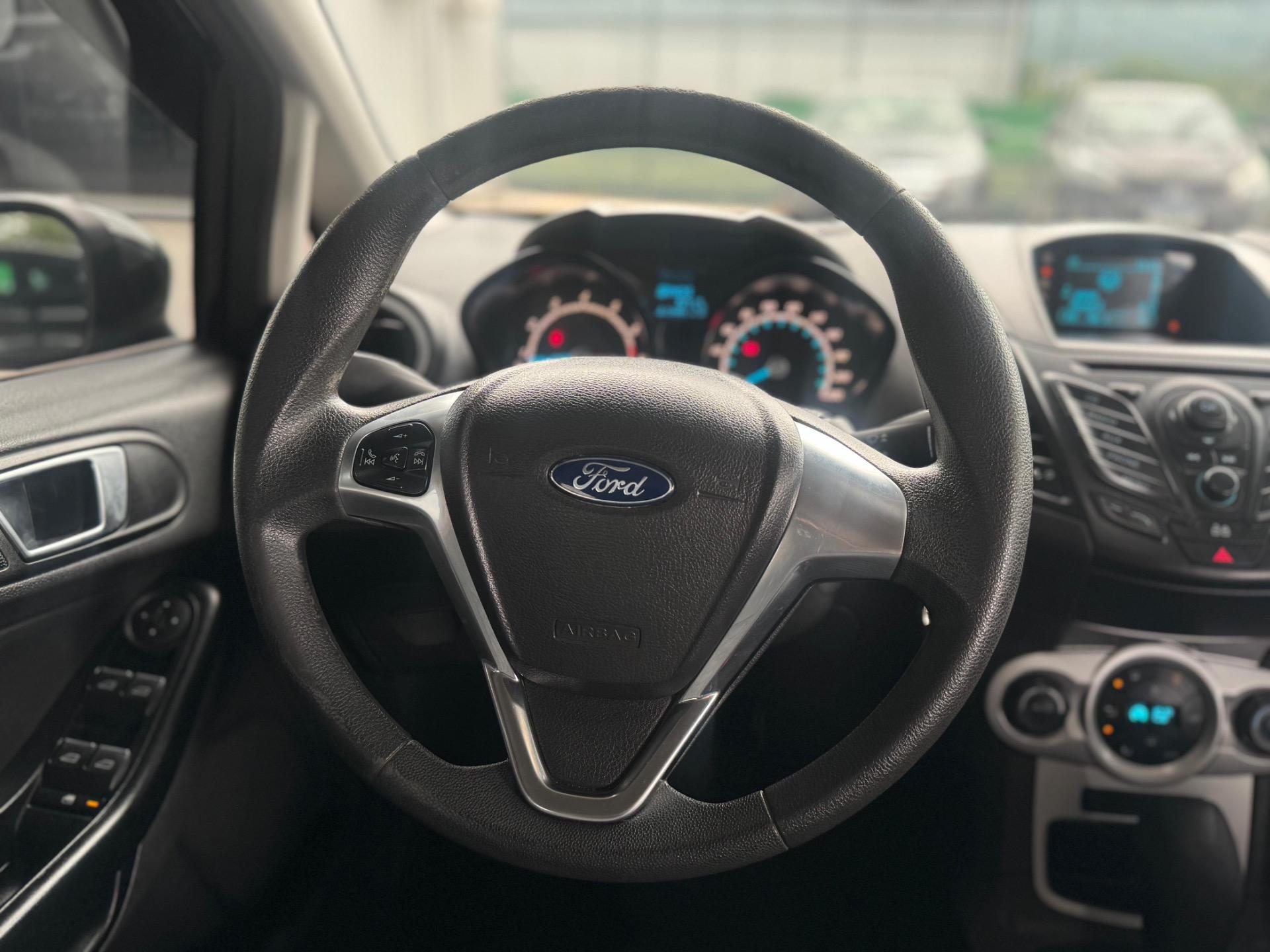 FORD Fiesta Hatch - Foto