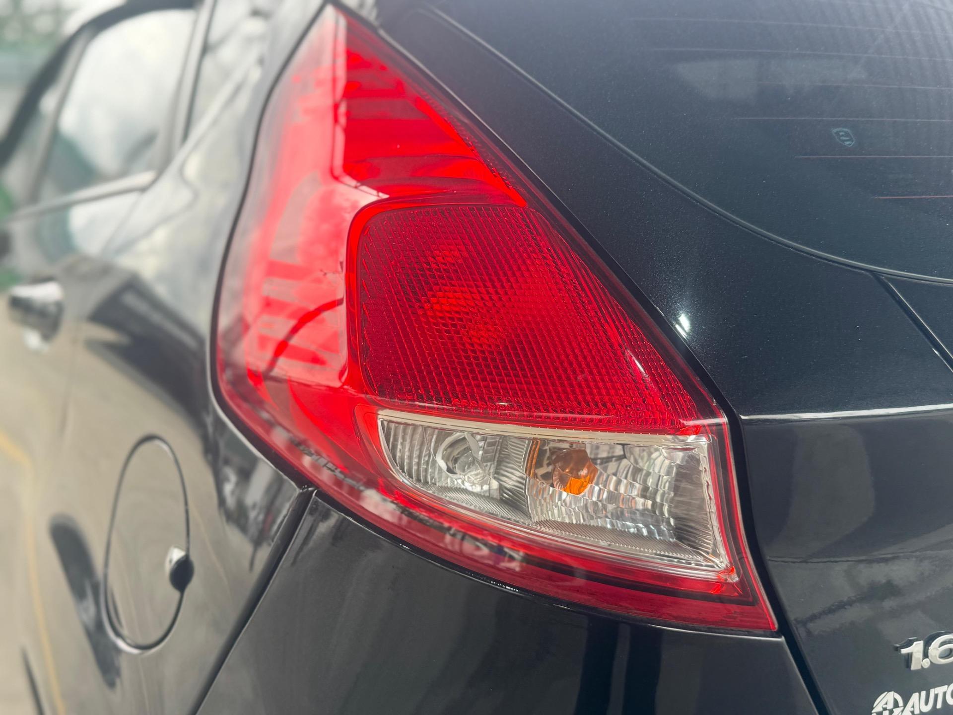 FORD Fiesta Hatch - Foto