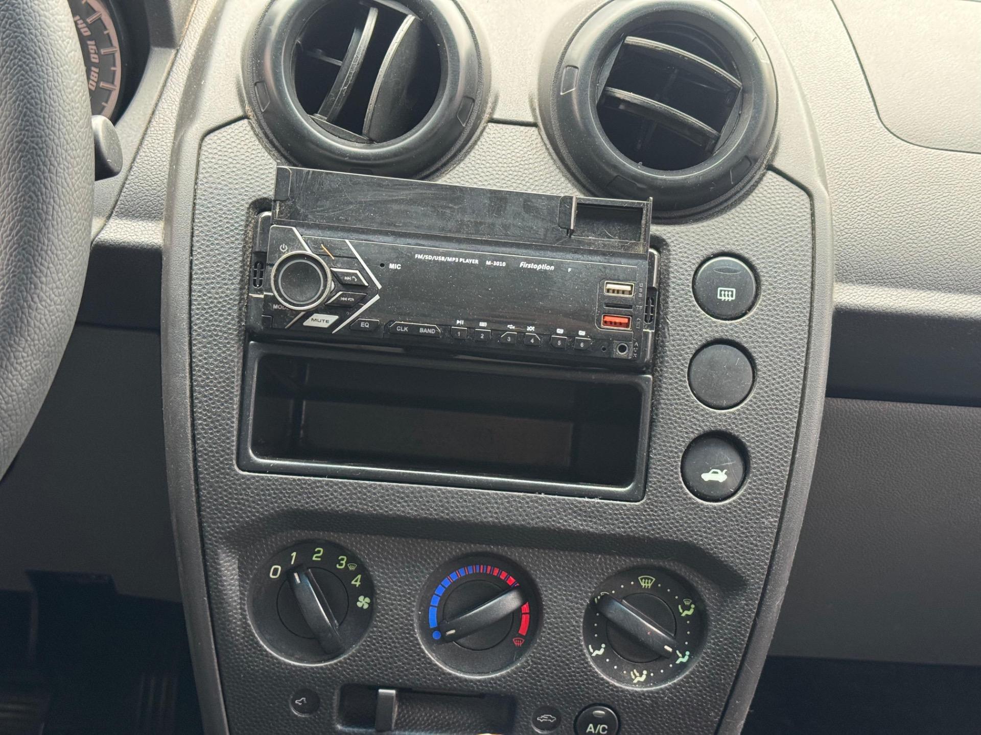 FORD Fiesta Hatch - Foto