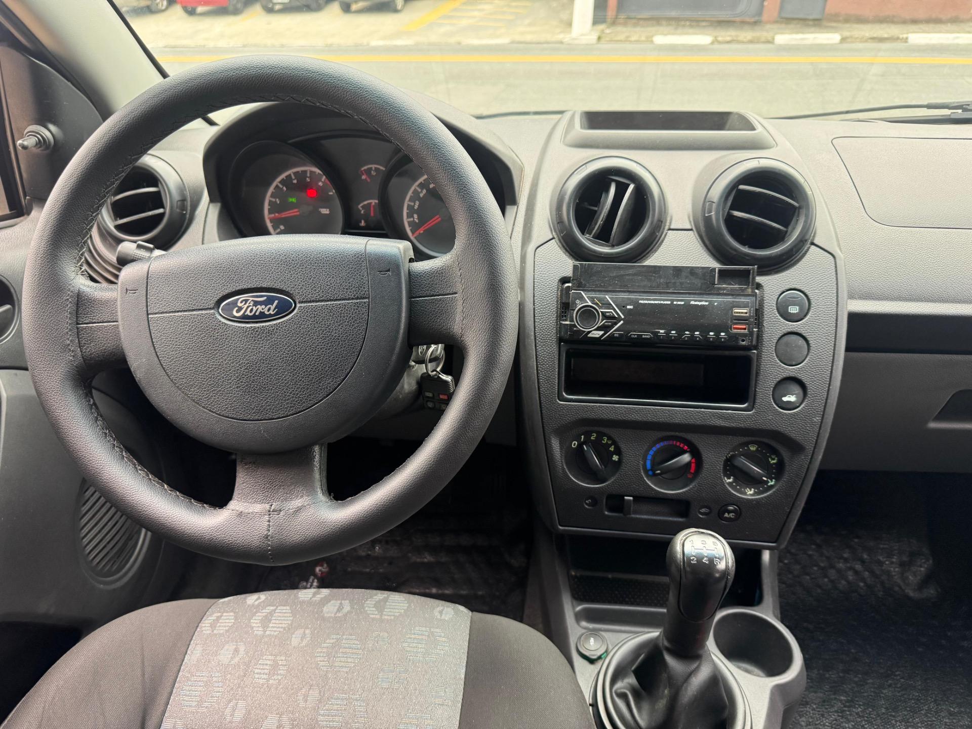 FORD Fiesta Hatch - Foto