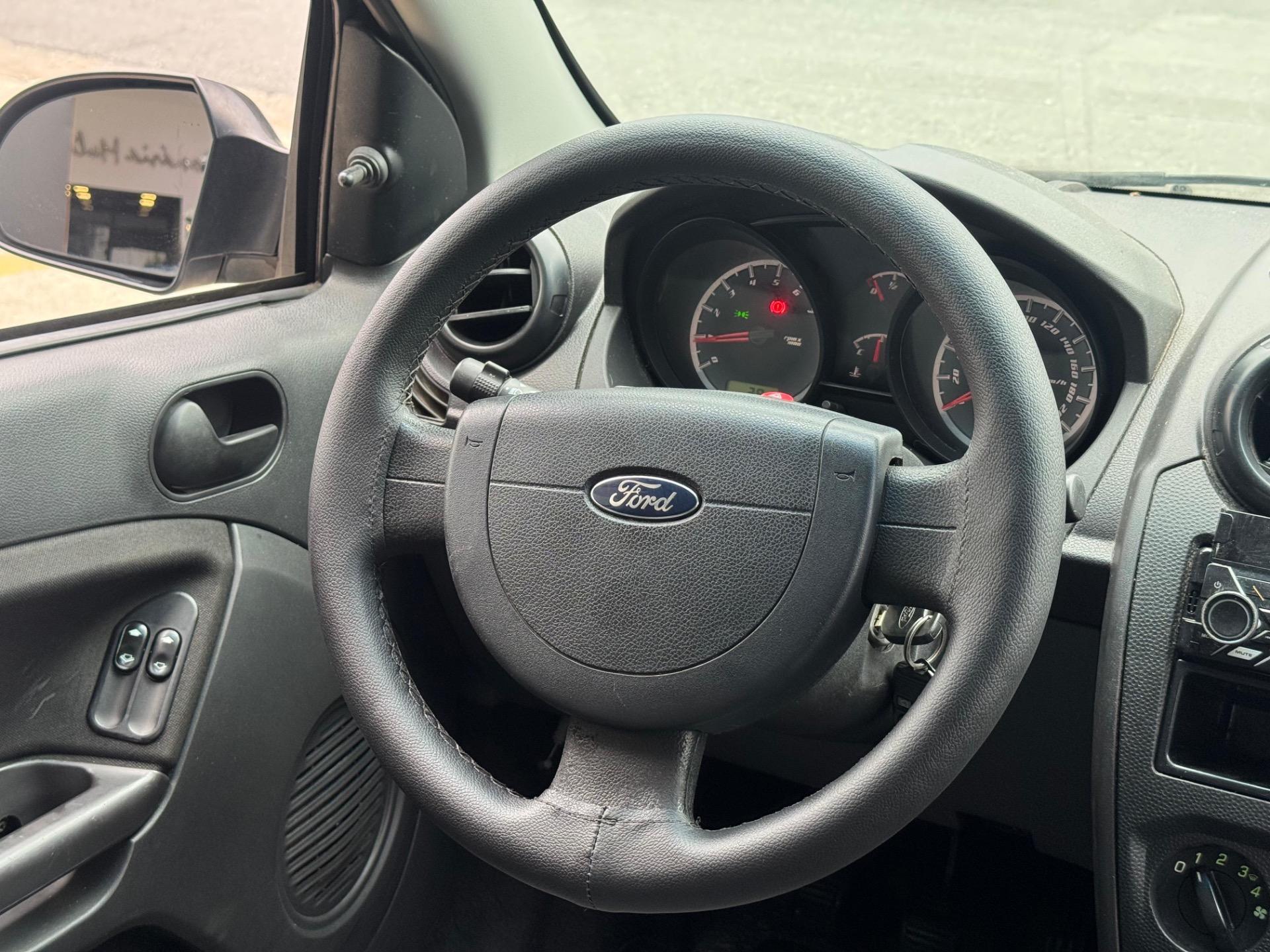 FORD Fiesta Hatch - Foto