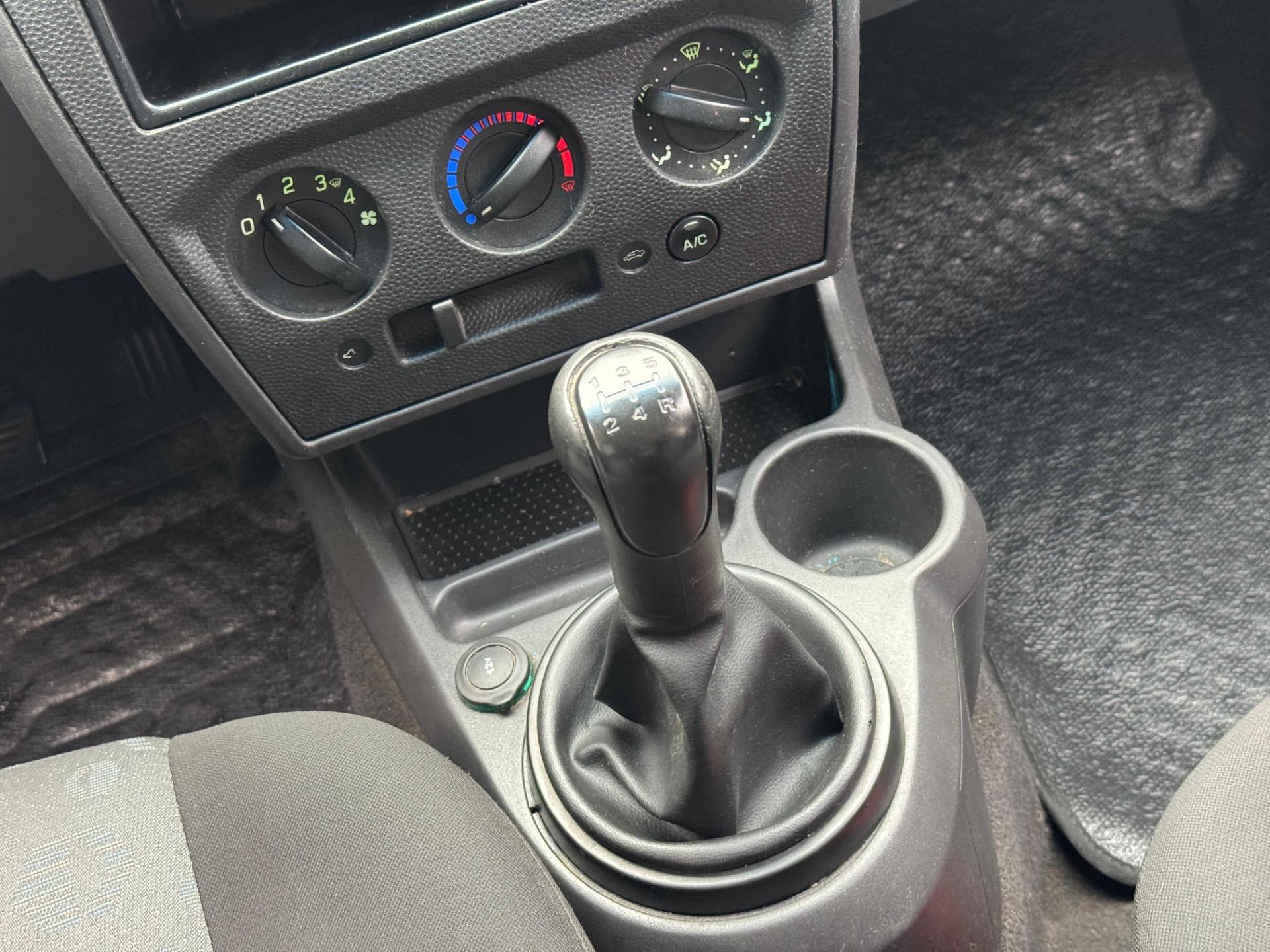 FORD Fiesta Hatch - Foto