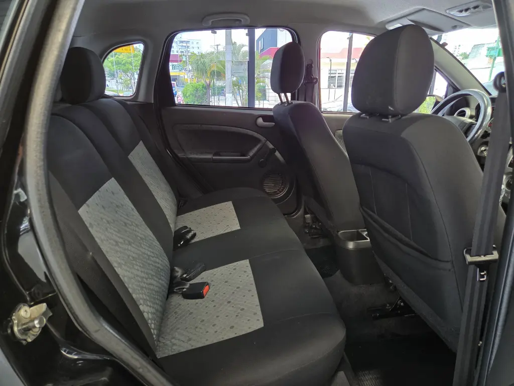 FORD Fiesta Hatch - Foto