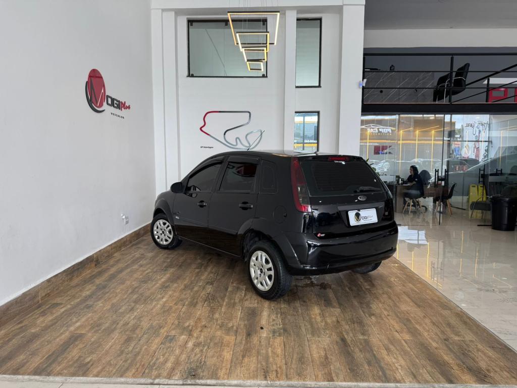 FORD Fiesta Hatch - Foto